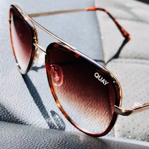 BNWOT Quay sunglasses